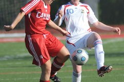 九游官网下载电脑版-女子足球裁判员培训体系完善提升赛事判罚质量，足球女裁判搞笑视频