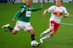 九游(jiuyou)官方网站-乔·莫伊：凭借他强悍的对抗和团队协作能力，成为全黑队进攻和防守的核心支点