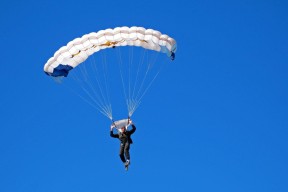 九游登录中心-“简阳文体中心：篮球赛上演绝地反击，高潮迭起”