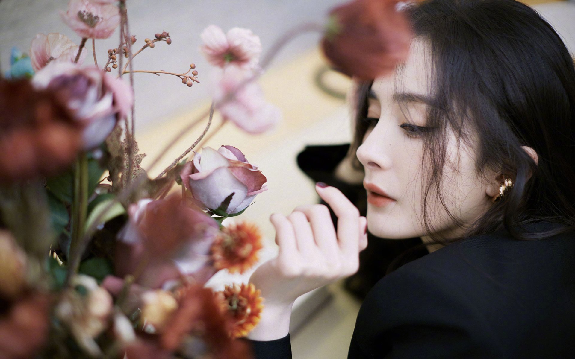 覃海洋男子200米蛙泳决赛强势冲刺夺冠，游泳运动员覃海洋