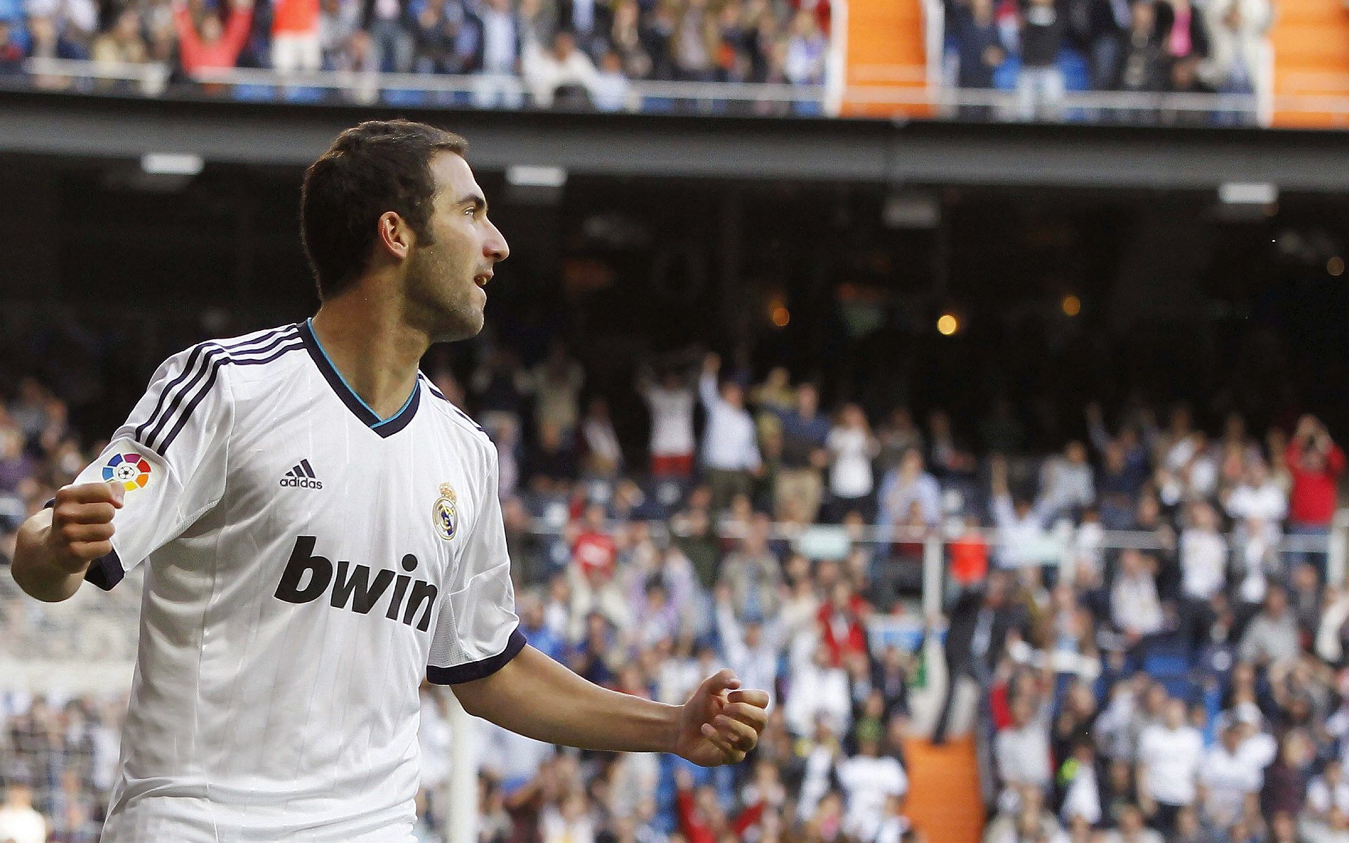 世界杯：首次启用女性裁判组合执法世界杯男足正赛